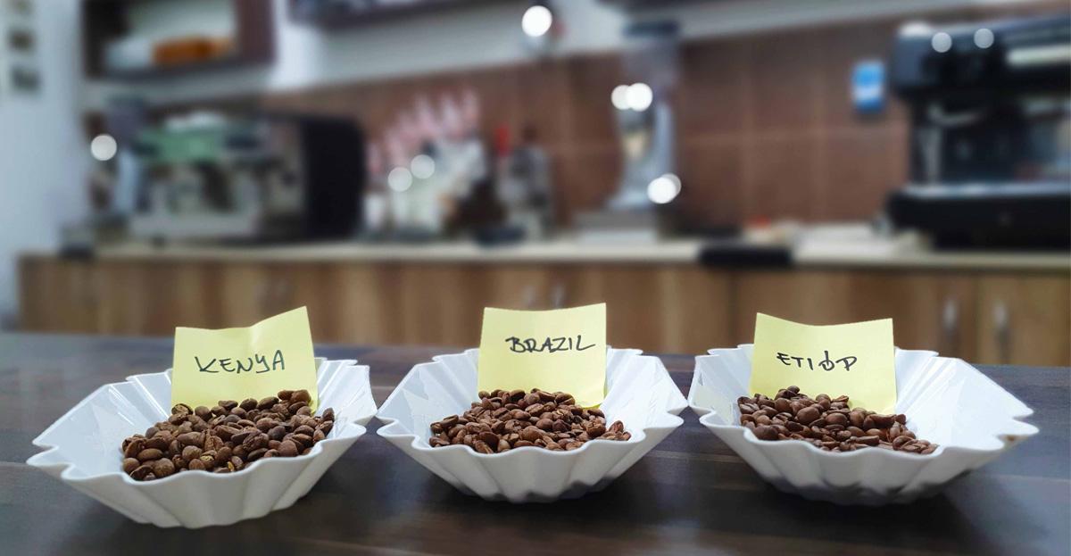 Vajon finomabb kávét kapunk ha összekeverjük a kávéfajtákat?